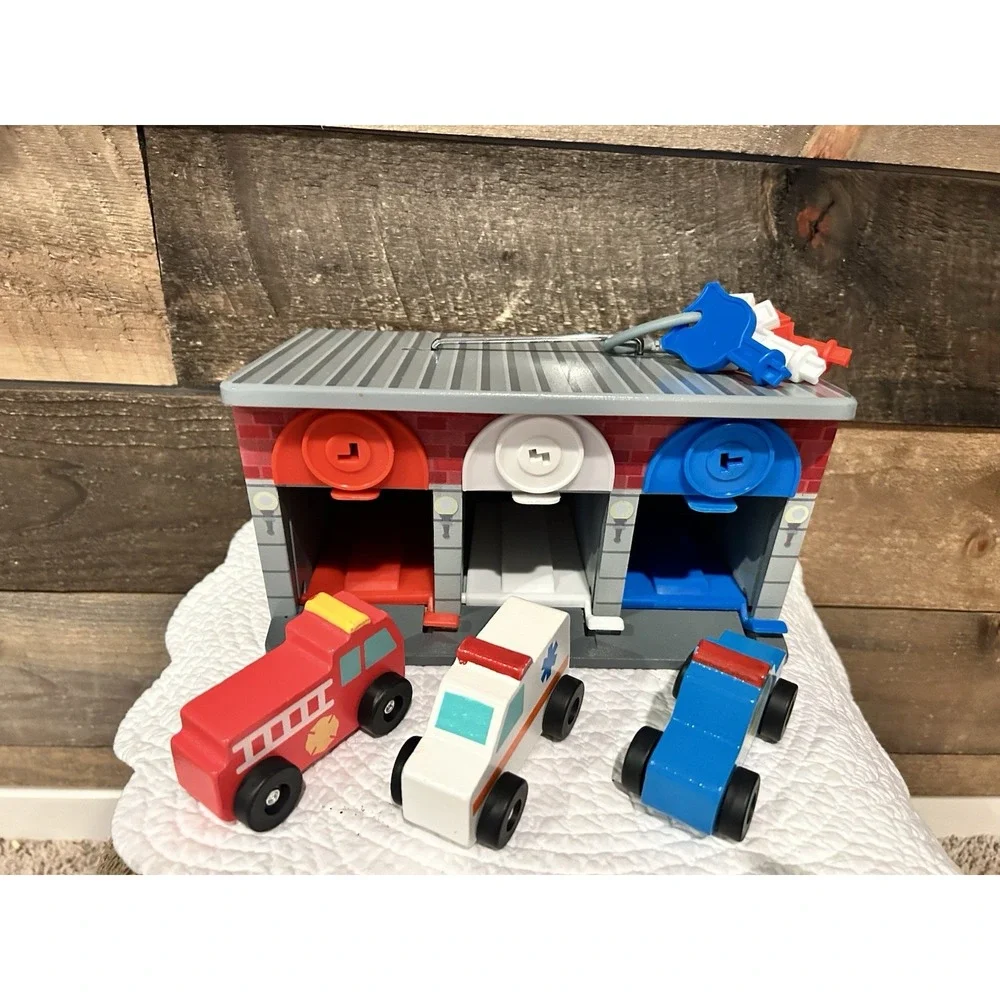 Melissa and Doug Wooden Keys & Cars Rescue Garage Play Set‎ EUC